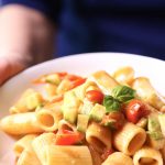 Mezze maniche con zucchine, pomodorini e pasta d’acciughe Balena