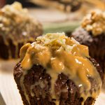 Muffin al cioccolato con crema di arachidi