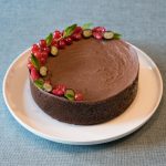 Cheesecake fredda al cioccolato con frollino proteico e latte di soia